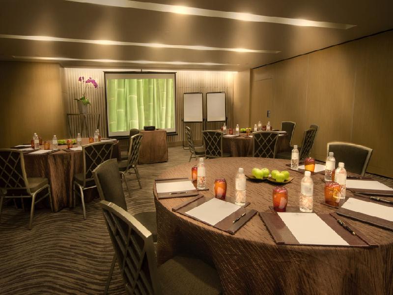 PARKROYAL on Kitchener Road