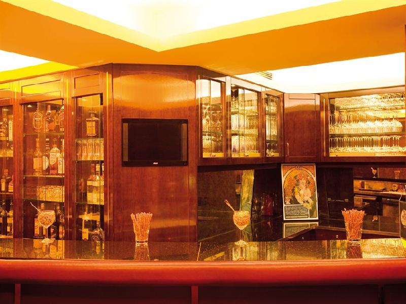 Hotel Bar