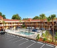 Howard Johnson Express Inn & Suites/South Tampa Airport