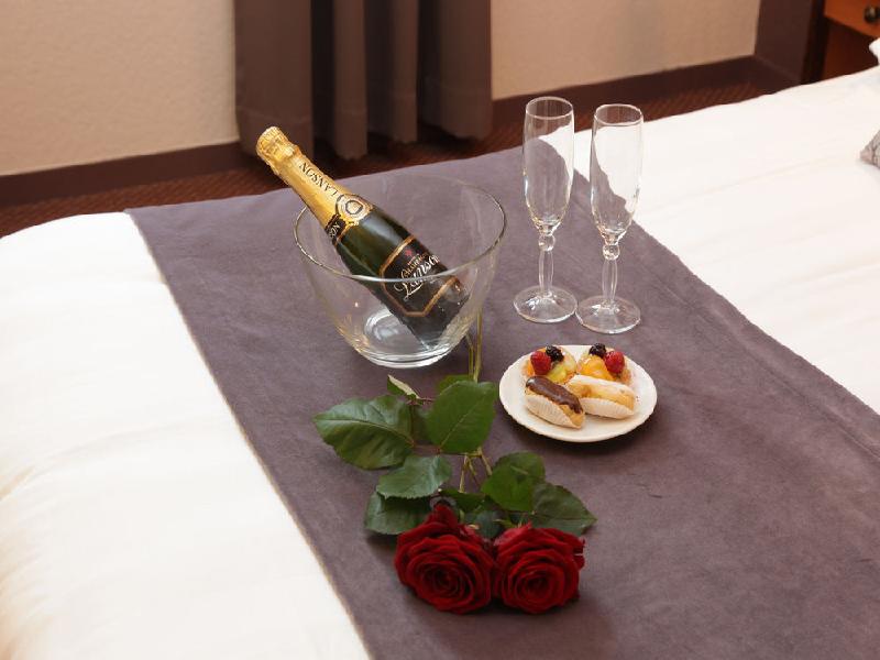 Room Service - Dining