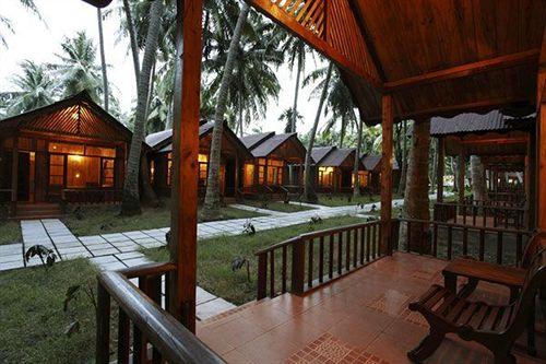 Hotel Symphony Palms Beach Resort .