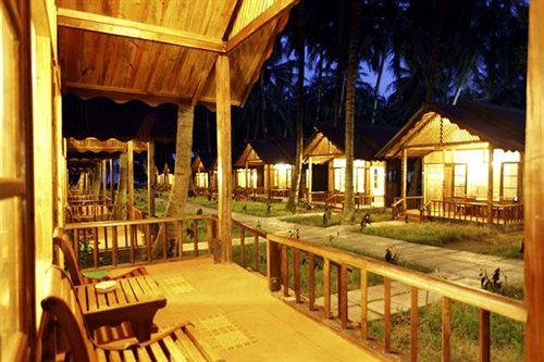 Hotel Symphony Palms Beach Resort .